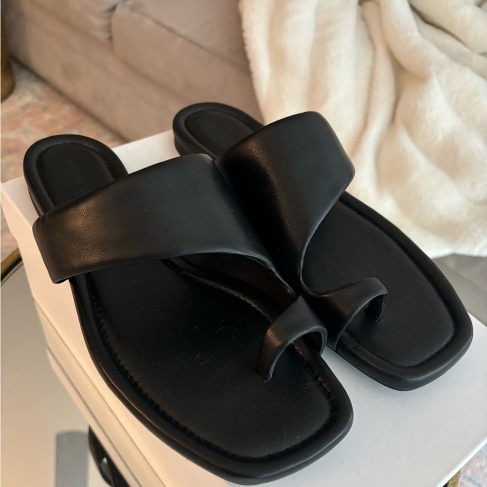 Vince Black Dawn Sandals New in Box
